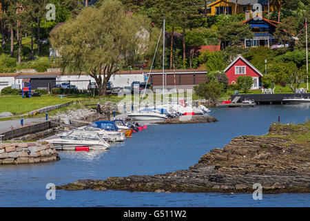 Kleiner Hafen und Gebäuden Oslofjord Norwegen Stockfoto