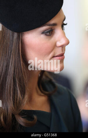 Die Herzogin von Cambridge besucht die De Montfort University in Leicester, während eines Besuchs in der Stadt im Rahmen der Diamond Jubilee Tour. Stockfoto