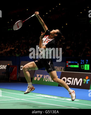 Die Chinesin Yihan Wang während ihres Sieges gegen die Chinesin Xin Liu während der Yonex All England Badminton Championships in der National Indoor Arena in Birmingham. Stockfoto