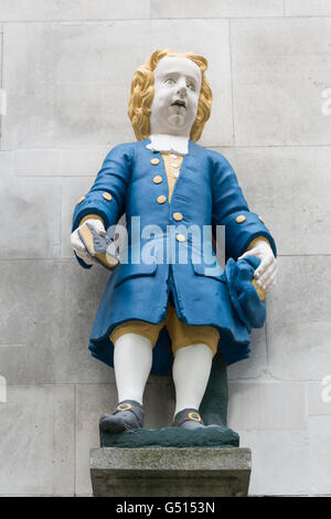 St Andrew Church Holborn - Statue von Blue Coat Waisenjunge hält die Heilige Bibel Stockfoto