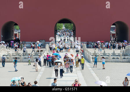 China, Beijing, bunte Aktivität vor dem Mittag Tor der verbotenen Stadt Stockfoto