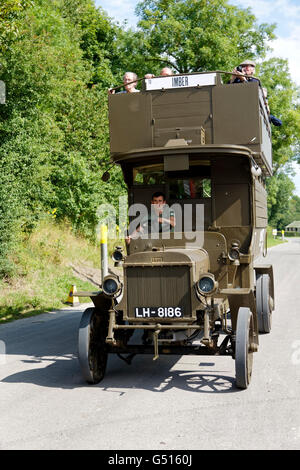 Imber Bus laufen Tag 2015 bei der Wüstung Imber auf dem Salisbury Plain Truppenübungsplatz, Wiltshire, Vereinigtes Königreich. Stockfoto