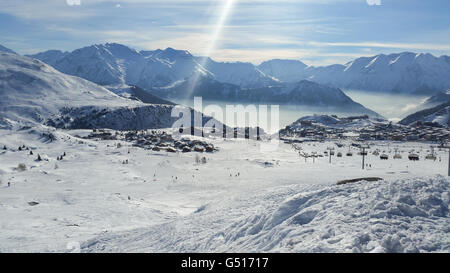 Die Alpe d Huez Skigebiet in den französischen Alpen Stockfoto