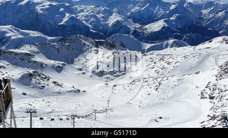 Die Alpe d Huez Skigebiet in den französischen Alpen Stockfoto