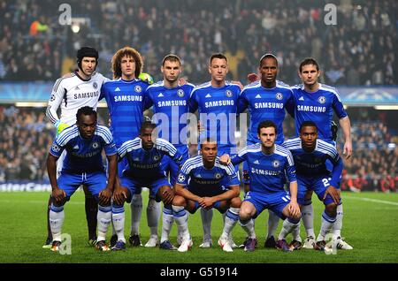 Fußball - UEFA Champions League - 16. Runde - zweites Bein - Chelsea gegen Neapel - Stamford Bridge. Das Chelsea-Team posiert vor dem Anstoß für ein Foto Stockfoto