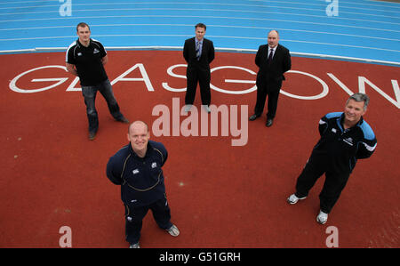 Alistair Kellock (Kapitän der Glasgow Warriors), Graham Lowe (schottischer Rugby-Direktor für Performance Rugby), Mark Dodson (Chief Executive des Scottish Rugby), Sean Lineen (neuer Leiter der Spielerakquisition) und Gregor Townsend (neuer Cheftrainer der Glasgow Warriors) während einer Ankündigung im Scotstoun Stadium, Glasgow. Stockfoto