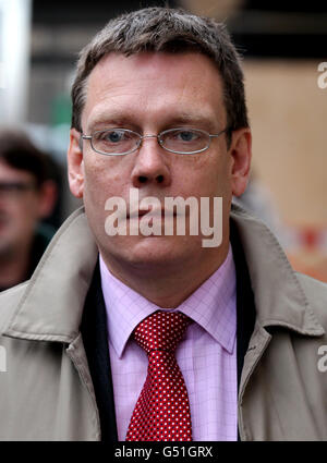 Suzanne Pilley Verschwinden. David Gilroy verlässt den High Court in Edinburgh, wo er des Mordes an der vermissten Buchhalterin Suzanne Pilley beschuldigt wird. Stockfoto