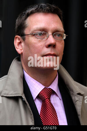 David Gilroy verlässt das Edinburgh High Court, wo er des Mordes an der vermissten Buchhalterin Suzanne Pilley beschuldigt wird. Stockfoto