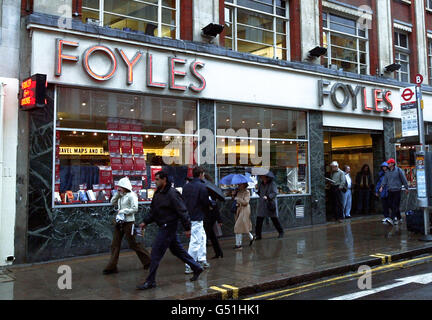 Gebäude und Denkmäler - Foyles Bookshop, Charing Cross Road. Foyles Buchhandlung in Charing Cross Road, London. Stockfoto