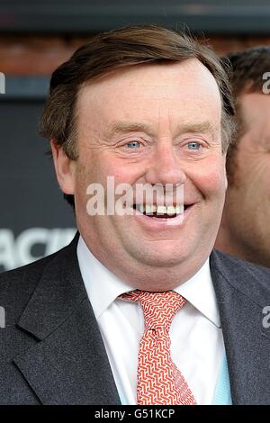 Pferderennen - 2012 Cheltenham Festival - Tag 1 - Cheltenham Rennbahn. Trainer Nicky Henderson am 100. Jahrestag, während des Cheltenham Festivals. Stockfoto