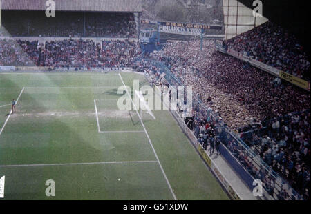 Dieses Bild darf nur im Zusammenhang mit dem Gerichtsverfahren in Hillsborough verwendet werden. Filer des Leppings Lane End des Hillsborough-Stadions von Sheffield Wednesday um 2:59pm Uhr während des Halbfinales des FA Cup am 15/04/1989, gezeigt an die Jury am Leeds Crown Court. * ... bei einer Privatanwaltschaft, die von der Hillsborough Family Support Group erhoben wurde. Matchkommandant Oberaufseher David Duckenfield und Superintendent Bernard Murray leugnen das Totschlag von zwei der Opfer der Katastrophe beim Halbfinale des FA Cup zwischen Liverpool und Nottingham Forest am Mittwoch in Sheffield am 15. April 1989. Stockfoto