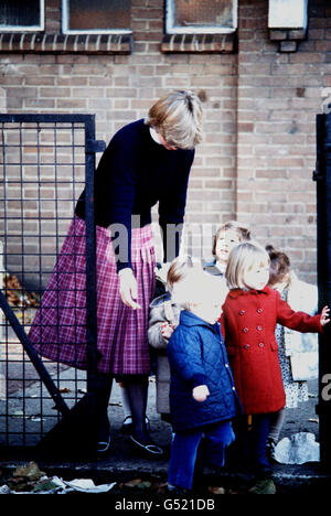 LADY DIANA SPENCER 1980: Lady Diana Spencer, die jüngste Tochter von Earl Spencer, arbeitet in einem Kindergarten am St. George's Square, Pimlico, London, wo sie Lehrerin ist. Diana (später die Prinzessin von Wales) ist laut den Presseberichten romantisch mit dem Prinz von Wales verbunden. Stockfoto