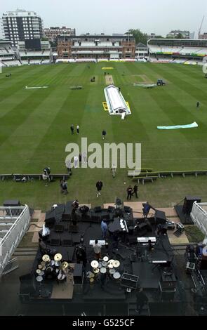 Die Reggae-Band Third World probt unter dem Media Center im Lord's Cricket Ground, London, wo sie die Menge während der Mittagspause beim zweiten Spiel der englischen Serie gegen West Indies unterhalten werden. Stockfoto