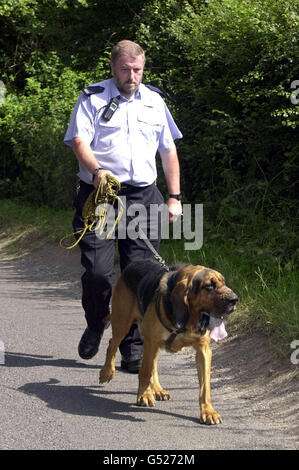 Fehlende Mädchen Polizei Suche Stockfoto