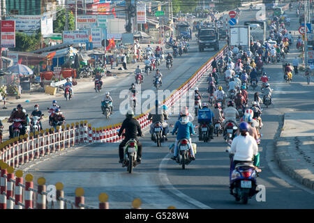 Beschäftigt Motorrad Verkehr in Vietnam Stockfoto