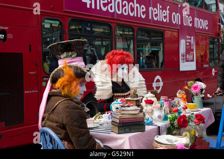 Alice in Wonderland Thementee, Camden High Street, Camden, London, Vereinigtes Königreich Stockfoto