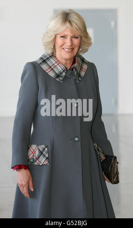Die Herzogin von Cornwall kommt auf dem Flughafen Arlanda in Stockholm, Schweden, während der königlichen Tour durch Skandinavien im Rahmen der Queen's Diamond Jubilee Feiern an. Stockfoto