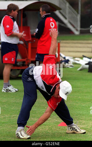 Englands steht in-Skipper Alec Stewart bei der England Trainingseinheit, die auf dem Lord's Cricket Ground, London, stattfand. Stockfoto