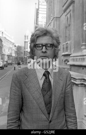 Der britische Dramatiker John Arden, der mit seiner Frau Margaretta D'Arcy in London ist, für einen Verleumdungsfall gegen sie. Stockfoto