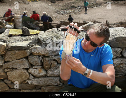 Wandern mit The Wounded Mount Everest-expedition Stockfoto