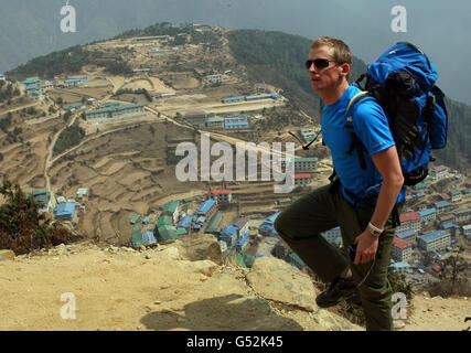 Wandern mit The Wounded Mount Everest-expedition Stockfoto