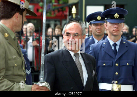 Der australische Premierminister John Howard kommt in der Westminster Abbey zu einem Gottesdienst anlässlich des 100. Jahrestages des modernen Australiens an. Unter den 2,000 Gläubigen waren viele der politischen Führer Australiens. * der Abbey-Gottesdienst findet während der Australia Week in London statt und erinnert an den 100. Jahrestag des Commonwealth of Australia Act. Stockfoto