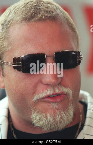 Der südafrikanische Boxer Frans Botha bei einer Pressekonferenz des World Boxing Council, vor seinem Kampf gegen den unangefochtenen Weltmeister im Schwergewicht Lennox Lewis in London am 15/07/00. Stockfoto