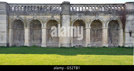 Ein allgemeiner Blick auf die italienischen Terrassen im Crystal Palace Park, Süd-London. Stockfoto