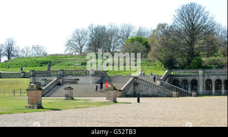 Ein allgemeiner Blick auf die italienischen Terrassen im Crystal Palace Park, Süd-London. Stockfoto