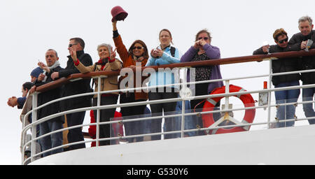 Kreuzfahrtschiff zeichnet Titanic Reise Stockfoto