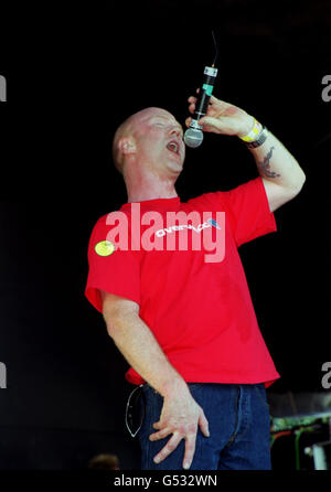 Brighton Pride Sommerville. Jimmy Somerville tritt auf der Bühne beim „Pride“ in Brighton and Hove Festival im Preston Park, Brighton, auf. Stockfoto