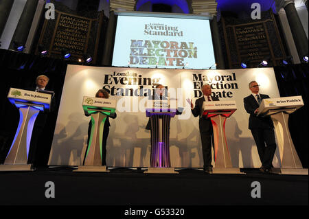 (Von links nach rechts) Boris Johnson, Jenny Jones, Moderator Clive Anderson, Ken Livingstone und Brian Paddick während der Evening Standard Mayoral Debate in London. Stockfoto