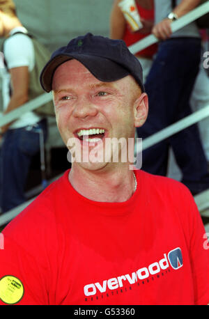 Sänger Jimmy Somerville backstage beim 'Pride' in Brighton and Hove Festival, im Preston Park, Brighton. Stockfoto