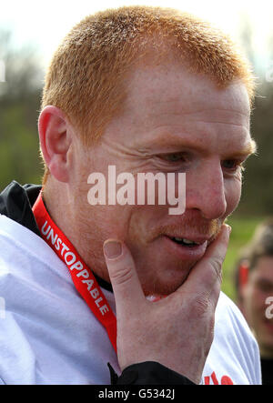 Der Celtic-Manager Neil Lennon spaziert im Drumpellier Country Park, Coatbridge, während der ersten Etappe des 14. Wohltätigkeitswalks von Sir Ian Botham zur Unterstützung der Leukämie- und Lymphom-Forschung. DRÜCKEN SIE VERBANDSFOTO. Bilddatum: Donnerstag, 12. April 2012. Sir Ian, genannt Beefy, wird in den nächsten 10 Tagen rund 160 Meilen in und um Städte in ganz Großbritannien herumlaufen. Er startet in Glasgow, hält an 10 Standorten und endet am Samstag, den 21. April im Ham House, London. Siehe PA Story SPORT Botham. Bildnachweis sollte lauten: Andrew Milligan/PA Wire Stockfoto