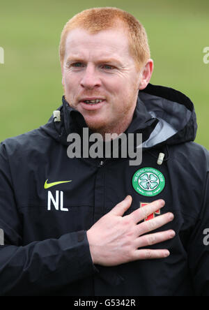 Der Celtic-Manager Neil Lennon spaziert im Drumpellier Country Park, Coatbridge, während der ersten Etappe des 14. Wohltätigkeitswalks von Sir Ian Botham zur Unterstützung der Leukämie- und Lymphom-Forschung. Stockfoto