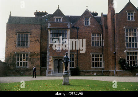 CHEQUERS 1983: Außenansicht des Haupteingangs zu Chequers, dem offiziellen Wohnsitz des britischen Premierministers in Buckinghamshire. Stockfoto