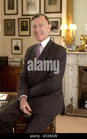 Sir Simon Cooper, Meister des Hauses der Königin, im Buckingham Palace. Stockfoto