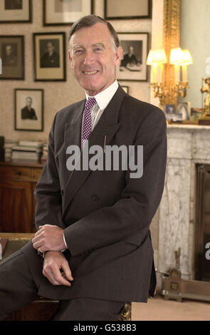 Sir Simon Cooper, Meister des Hauses der Königin, im Buckingham Palace. Stockfoto