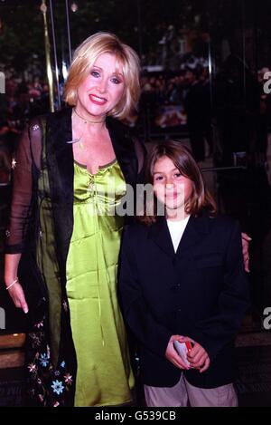 Ehemalige Eastenders Schauspielerin Carol Harrison bei der UK Gala Premiere des Films "The Flintstones in Viva Rock Vegas" im Empire Kino am Londoner Leicester Square. Stockfoto