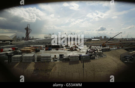 Eine allgemeine Ansicht des Olympiastadions von Westfield Stratford City aus gesehen, in London. Stockfoto