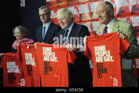 Die Kandidaten (links - rechts) Jenny Jones, Brian Paddick, Boris Johnson und Ken Livingstone nehmen an den Gay Mayoral Hustings in London Teil, die von Stonewall am British Film Institute, London, veranstaltet werden. Stockfoto