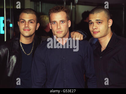 L-R: ABS Breen (Richard Breen), J Brown (Jason Brown) und Sean Conlon von der Popband Five kommen zur Premiere des Films X-Men im Odeon-Kino am Leicester Square in London. Stockfoto