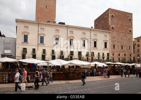 Piazza Delle Erbe, Verona, Veneto, Italien, Europa, PublicGround Stockfoto