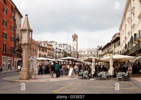 Piazza Delle Erbe, Verona, Veneto, Italien, Europa, PublicGround Stockfoto