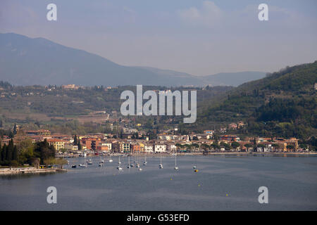 Blick auf Garda und dem Gardasee, Lago di Garda, Veneto, Italien, Europa, PublicGround Stockfoto