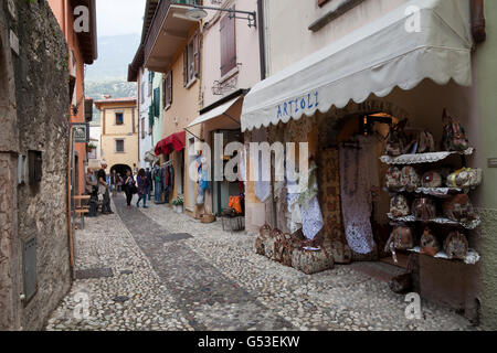 Gasse in der Altstadt, Malcesine, Veneto, Italien, Europa, PublicGround Stockfoto