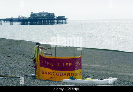 Brighton Rettungsschwimmer schlechtes Wetter Stockfoto