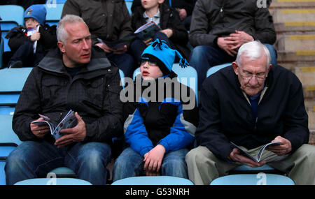 Fußball - npower Football League Championship - Coventry City / Millwall - Ricoh Arena. Coventry City Fans auf den Tribünen Stockfoto