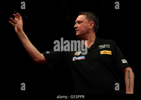 Darts - McCoys Premier League Darts - Capital FM Arena. Kevin Painter in Aktion Stockfoto