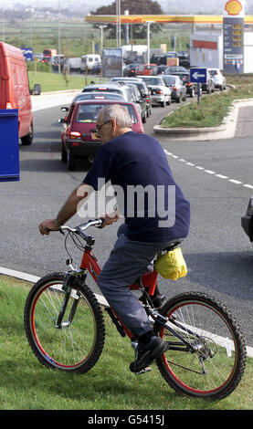 Kraftstoff-Streit-Warteschlange Stockfoto